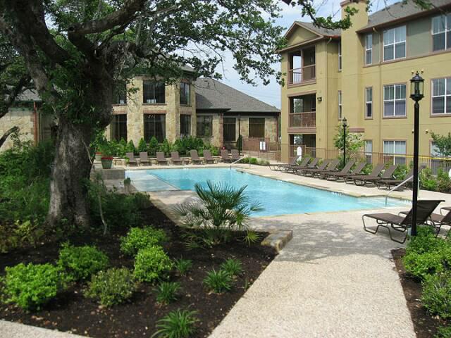 Many Austin Apartments rent with bankruptcy situations IF YOU KNOW WHERE TO GO!  Save time and Money, our Austin Apartment locating service is FREE!